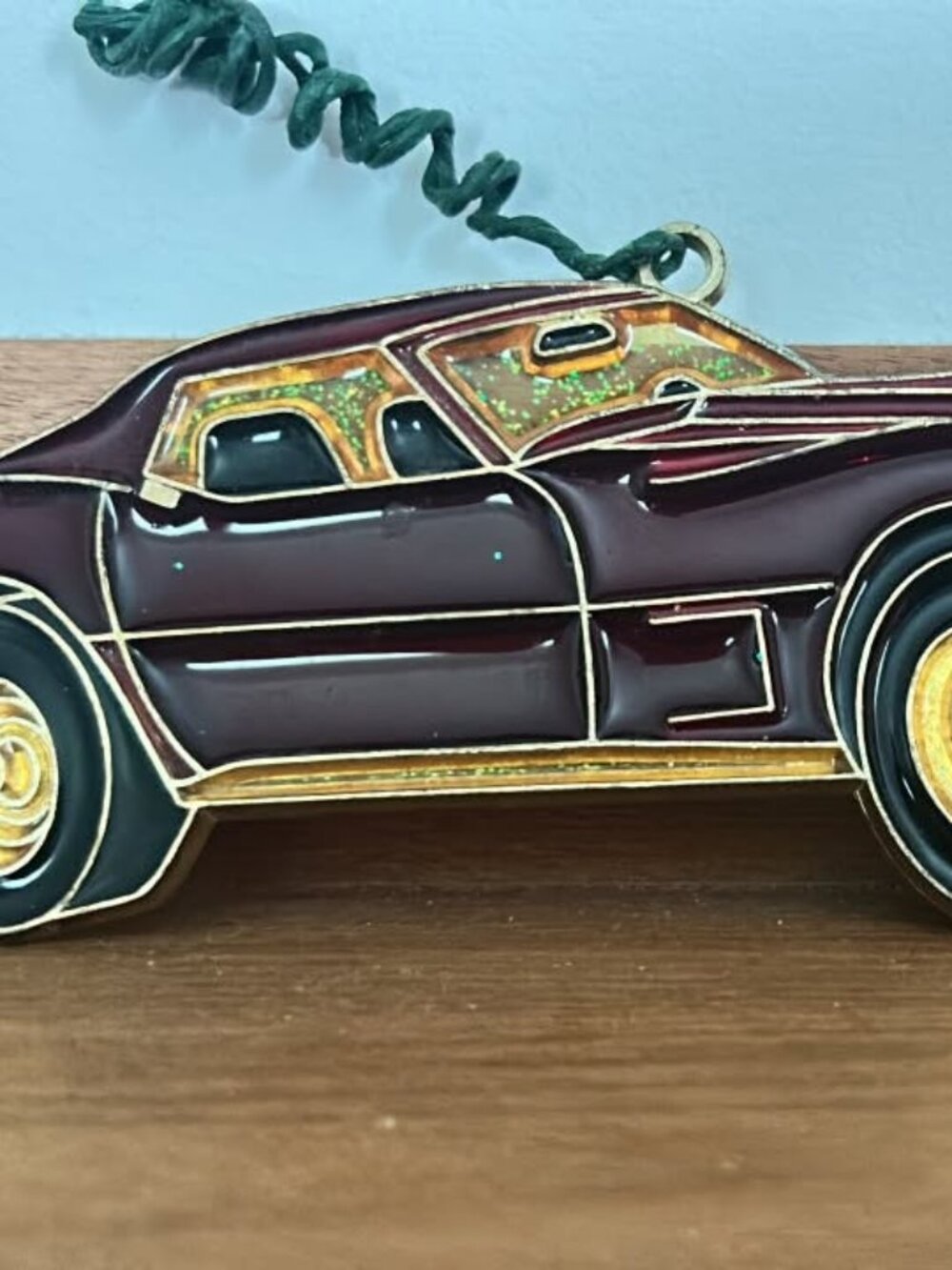 LARGE RED CORVETTE EMBLEM STAIN GLASS SUN CATCHER HANGING CHRISTMAS ORNAMENT